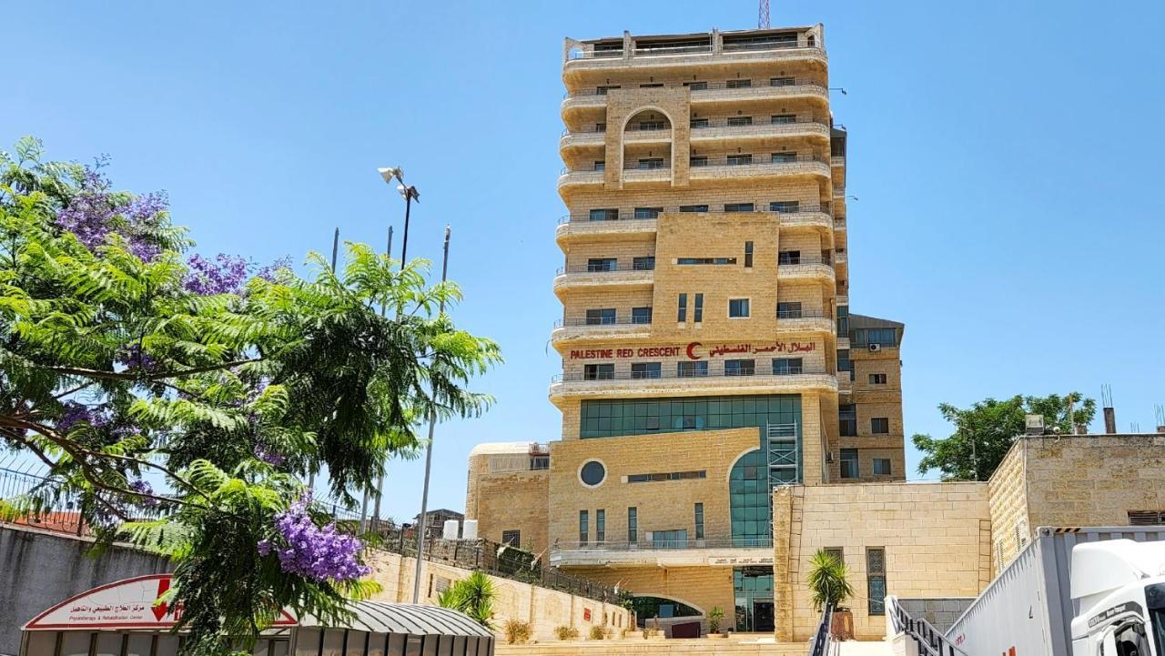 Red Crescent Guesthouse Ramallah Exterior foto